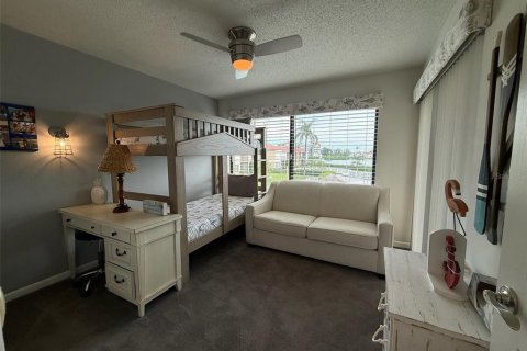 Condo in Saint Petersburg, Florida, 2 bedrooms  № 1907313 - photo 15