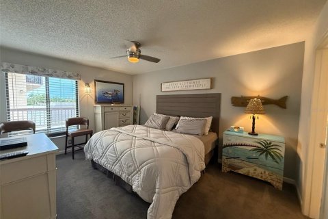 Condo in Saint Petersburg, Florida, 2 bedrooms  № 1907313 - photo 11