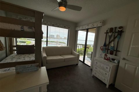 Condo in Saint Petersburg, Florida, 2 bedrooms  № 1907313 - photo 14