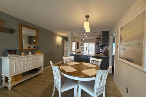 Condo in Saint Petersburg, Florida, 2 bedrooms  № 1907313 - photo 3
