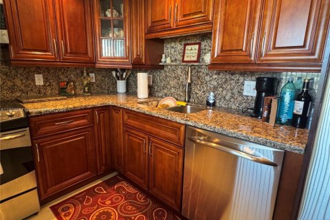 Снять в аренду кондоминиум в Помпано-Бич, Флорида 3 спальни, 150.5м2, № 1953954 - фото 6