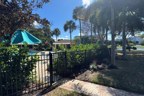 Снять в аренду кондоминиум в Помпано-Бич, Флорида 3 спальни, 150.5м2, № 1953954 - фото 14