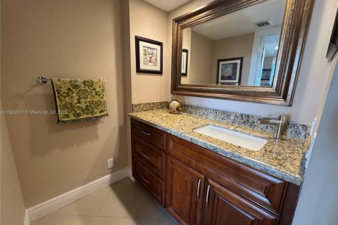 Снять в аренду кондоминиум в Помпано-Бич, Флорида 3 спальни, 150.5м2, № 1953954 - фото 12