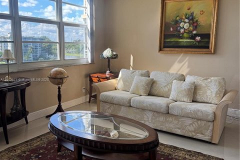 Снять в аренду кондоминиум в Помпано-Бич, Флорида 3 спальни, 150.5м2, № 1953954 - фото 7