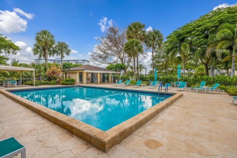 Condo in Pompano Beach, Florida, 3 bedrooms № 1953954 - photo 25