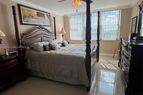 Снять в аренду кондоминиум в Помпано-Бич, Флорида 3 спальни, 150.5м2, № 1953954 - фото 10