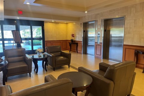 Снять в аренду кондоминиум в Помпано-Бич, Флорида 3 спальни, 150.5м2, № 1953954 - фото 18