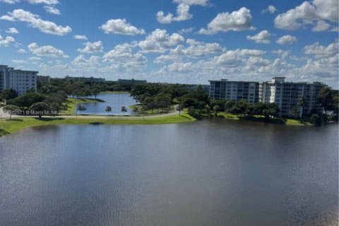 Снять в аренду кондоминиум в Помпано-Бич, Флорида 3 спальни, 150.5м2, № 1953954 - фото 3