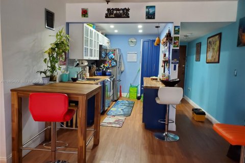 Condominio en venta en Miami Beach, Florida, 2 dormitorios, 82.22 m2 № 2043809 - foto 9