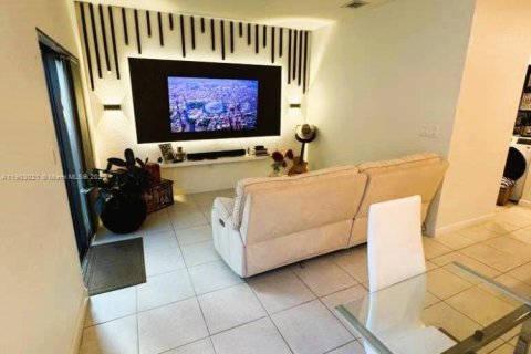 Снять в аренду таунхаус в Хомстед, Флорида 4 спальни, 169.08м2, № 1963324 - фото 8