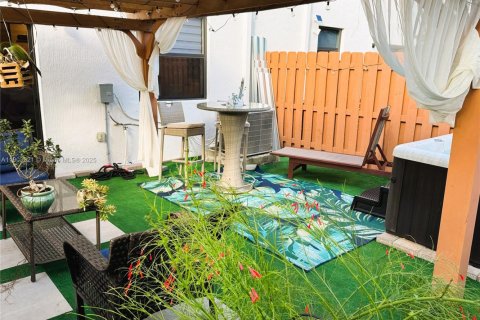 Снять в аренду таунхаус в Хомстед, Флорида 4 спальни, 169.08м2, № 1963324 - фото 13