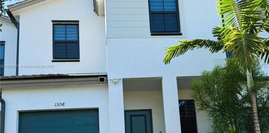 Таунхаус в Хомстед, Флорида 4 спальни, 169.08м2 № 1963324