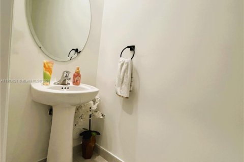 Снять в аренду таунхаус в Хомстед, Флорида 4 спальни, 169.08м2, № 1963324 - фото 15