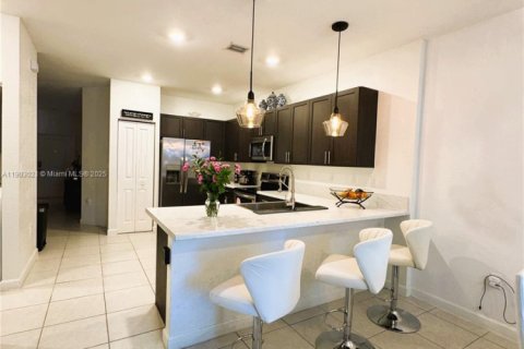 Снять в аренду таунхаус в Хомстед, Флорида 4 спальни, 169.08м2, № 1963324 - фото 6