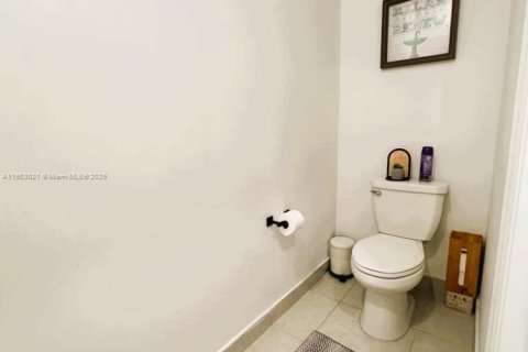 Снять в аренду таунхаус в Хомстед, Флорида 4 спальни, 169.08м2, № 1963324 - фото 16