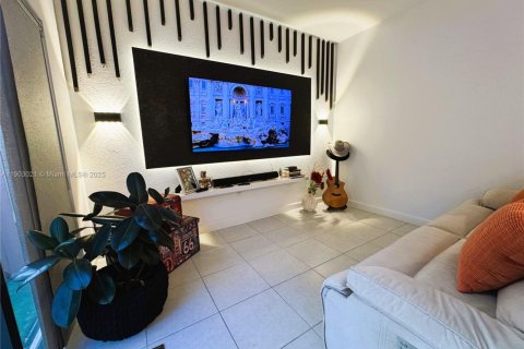 Снять в аренду таунхаус в Хомстед, Флорида 4 спальни, 169.08м2, № 1963324 - фото 10