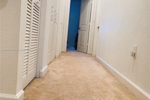 Снять в аренду таунхаус в Хомстед, Флорида 4 спальни, 169.08м2, № 1963324 - фото 18