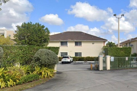 Condo in Hialeah, Florida, 2 bedrooms  № 2068186