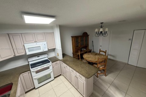 Townhouse in West Palm Beach, Florida 2 bedrooms, 114.83 sq.m. № 2066157 - photo 18