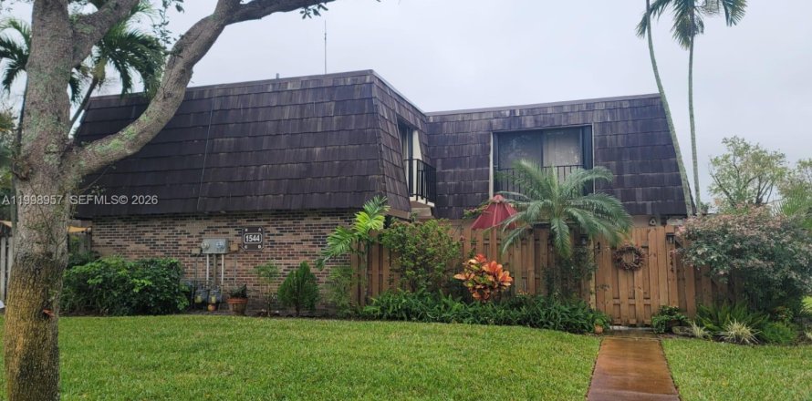 Townhouse in West Palm Beach, Florida 2 bedrooms, 114.83 sq.m. № 2066157