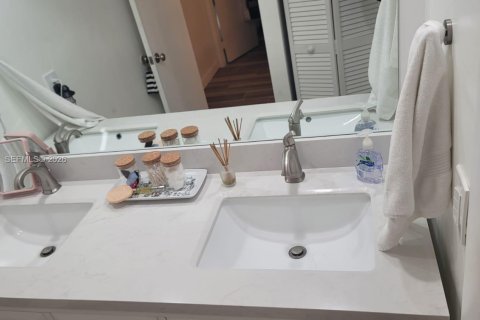 Townhouse in West Palm Beach, Florida 2 bedrooms, 114.83 sq.m. № 2066157 - photo 16