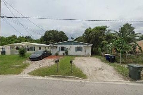 Immobilier commercial à St. Lucie, Floride 134.89 m2 № 2026244