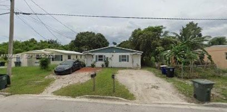 Immobilier commercial à St. Lucie, Floride 134.89 m2 № 2026244