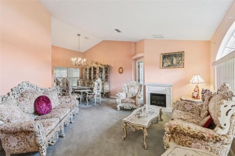 Villa ou maison à vendre à Deltona, Floride: 4 chambres, 195.09 m2 № 2285368 - photo 3