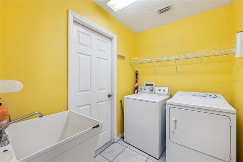 Villa ou maison à vendre à Deltona, Floride: 4 chambres, 195.09 m2 № 2285368 - photo 17