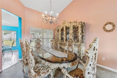 Villa ou maison à vendre à Deltona, Floride: 4 chambres, 195.09 m2 № 2285368 - photo 4