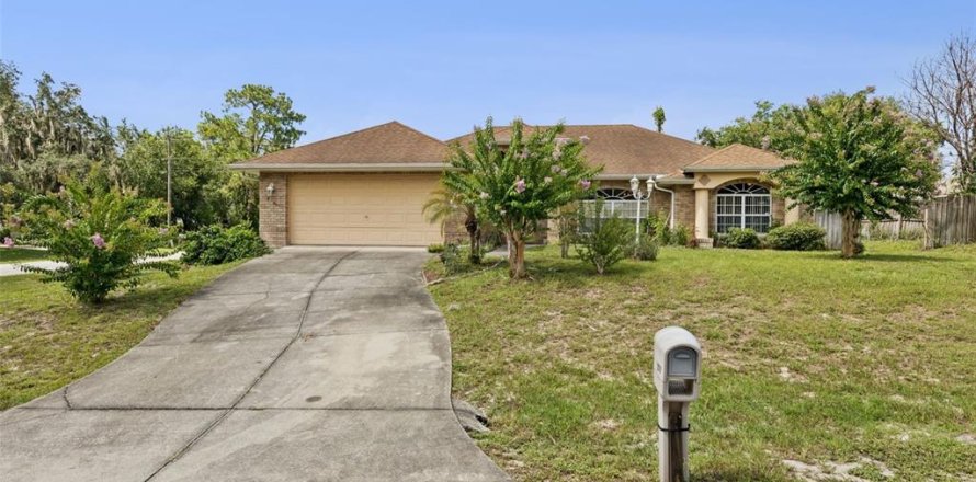 Villa ou maison à Deltona, Floride 4 chambres, 195.09 m2 № 2285368