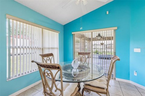 Villa ou maison à vendre à Deltona, Floride: 4 chambres, 195.09 m2 № 2285368 - photo 6