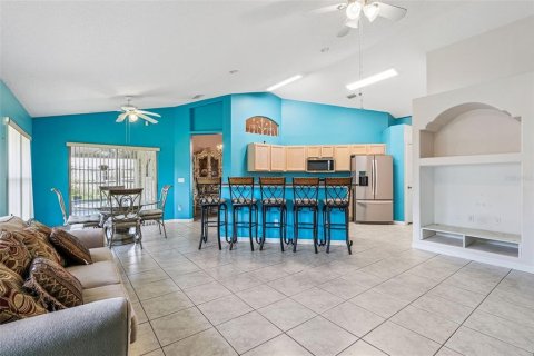 Villa ou maison à vendre à Deltona, Floride: 4 chambres, 195.09 m2 № 2285368 - photo 5
