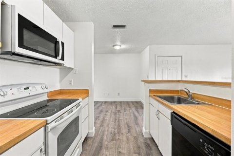 Condo in Saint Petersburg, Florida, 1 bedroom  № 2400339 - photo 11
