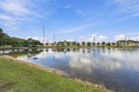Condo in Saint Petersburg, Florida, 1 bedroom  № 2400339 - photo 25