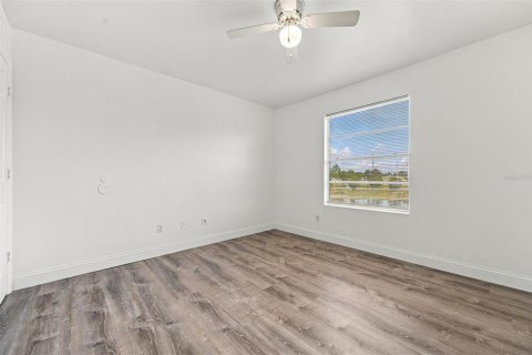 Condo in Saint Petersburg, Florida, 1 bedroom  № 2400339 - photo 19