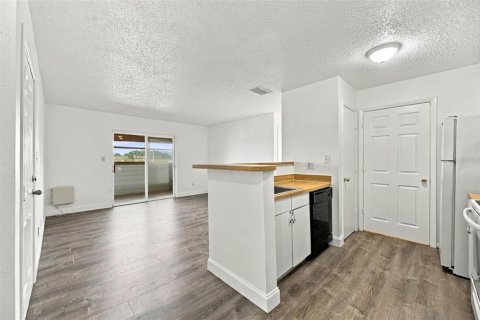 Condo in Saint Petersburg, Florida, 1 bedroom  № 2400339 - photo 8