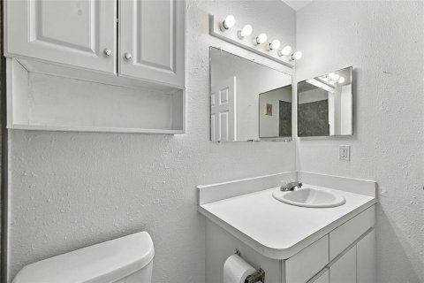 Condo in Saint Petersburg, Florida, 1 bedroom  № 2400339 - photo 23
