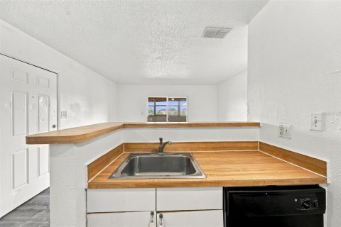 Condo in Saint Petersburg, Florida, 1 bedroom  № 2400339 - photo 10