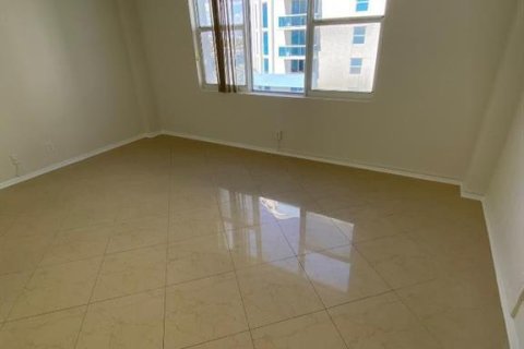 Condo in Surfside, Florida, 1 bedroom  № 2392895 - photo 6