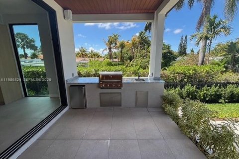 Villa ou maison à vendre à North Miami, Floride: 5 chambres, 288.18 m2 № 2048246 - photo 5