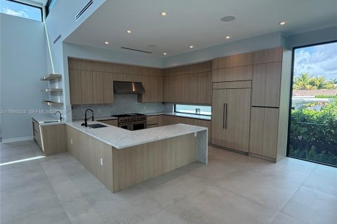 Villa ou maison à vendre à North Miami, Floride: 5 chambres, 288.18 m2 № 2048246 - photo 4