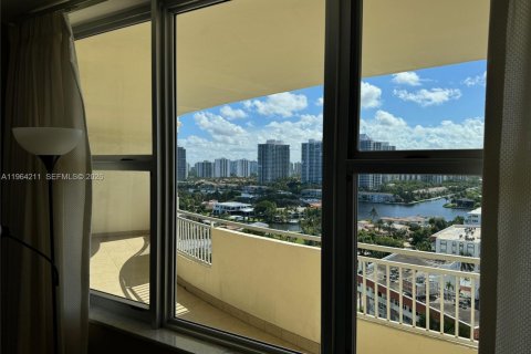 Condominio en alquiler en Hallandale Beach, Florida, 2 dormitorios, 108.23 m2 № 2026656 - foto 11