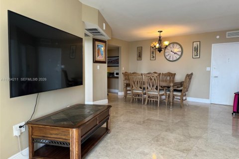 Condominio en alquiler en Hallandale Beach, Florida, 2 dormitorios, 108.23 m2 № 2026656 - foto 15