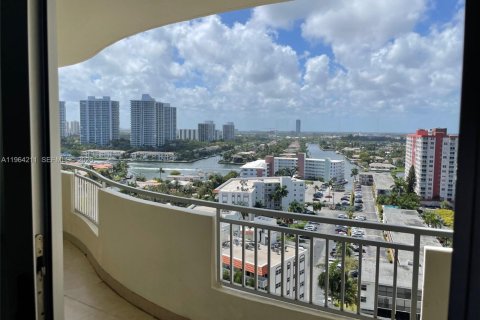 Condominio en alquiler en Hallandale Beach, Florida, 2 dormitorios, 108.23 m2 № 2026656 - foto 3