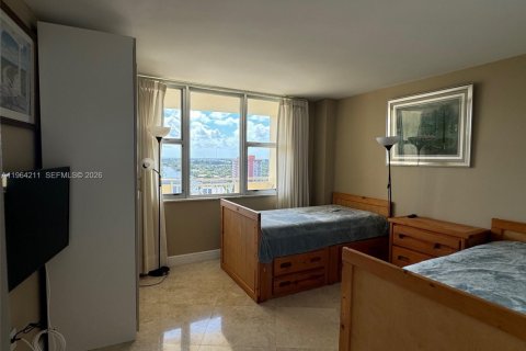 Condominio en alquiler en Hallandale Beach, Florida, 2 dormitorios, 108.23 m2 № 2026656 - foto 10