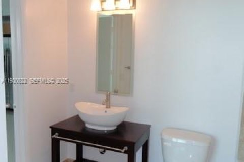 Condominio en alquiler en Miami, Florida, 1 dormitorio, 71.35 m2 № 1989308 - foto 9