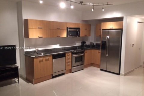 Condominio en alquiler en Miami, Florida, 1 dormitorio, 71.35 m2 № 1989308 - foto 12