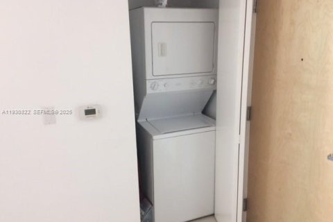 Condominio en alquiler en Miami, Florida, 1 dormitorio, 71.35 m2 № 1989308 - foto 7