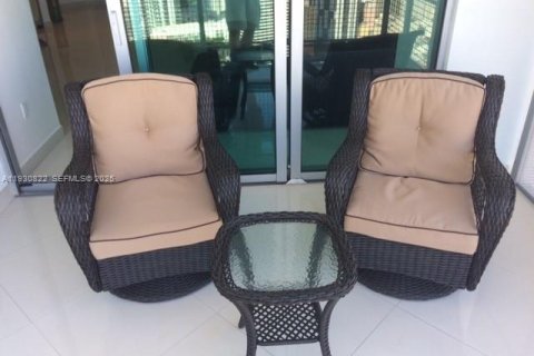 Condominio en alquiler en Miami, Florida, 1 dormitorio, 71.35 m2 № 1989308 - foto 6